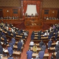 2022年度第2次補正予算を可決、成立させた参院本会議＝2日午後