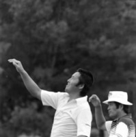 1978年当時の尾崎将司と尾崎のエースキャディ佐野木計至（撮影：ALBA)