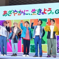 宮近の掛け声で乾杯するTravis Japan／（左から）松倉海斗、吉澤閑也、七五三掛龍也、宮近海斗、中村海人、川島如恵留、松田元太 （C）モデルプレス