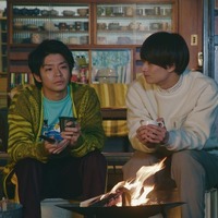 岸優太、浮所飛貴／「すきすきワンワン！」第9話より（C）日本テレビ