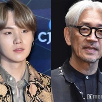 SUGA、坂本龍一さん（C）モデルプレス