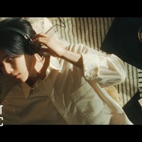 「People Pt.2（feat.IU）」ミュージックビデオ／HYBE LABELS公式YouTubeより