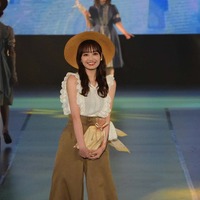 濱岸ひより（C）Rakuten GirlsAward 2023 SPRING／SUMMER