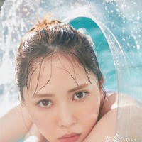 加藤史帆1st写真集のタイトル「＃会いたい」通常版表紙（撮影／三瓶康友）