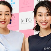 （左から）浅田真央、浅田舞（C）モデルプレス