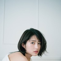 若月佑美「履きなれない靴を履き潰すまで」より／撮影：嶌村吉祥丸