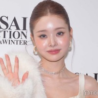 囲み取材に応じたソン・ジア（C）モデルプレス