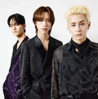 田島将吾、池崎理人、西洸人「エンポリオ アルマーニ24春夏ウィメンズコレクションショー」より（提供写真）