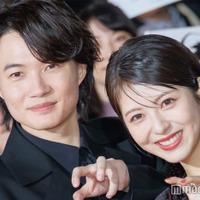 「ゴジラ-1.0」ワールドプレミアレッドカーペットイベントに出席した神木隆之介、浜辺美波（C）モデルプレス