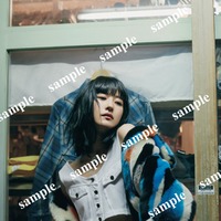 土生瑞穂／紀伊國屋書店新宿本店特典ポストカード／撮影：三瓶康友（C）光文社