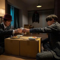 佐々木蔵之介、高橋恭平「マイホームヒーロー」第8話より（C）山川直輝・朝基まさし／講談社／ドラマ「マイホームヒーロー」製作委員会・MBS