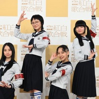 新しい学校のリーダーズ／（左から）KANON、SUZUKA、RIN、MIZYU（C）NHK