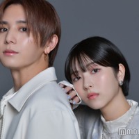 モデルプレスらのインタビューに応じた山田涼介、浜辺美波（C）モデルプレス