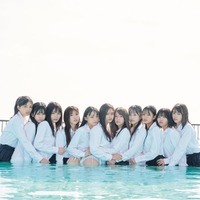 乃木坂46・5期生 写真集「あの頃、乃木坂にいた」通常版裏表紙（提供写真）