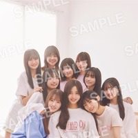 乃木坂46・5期生 写真集「あの頃、乃木坂にいた」封⼊特典ポスター（提供写真）