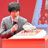 バースデーサプライズに感激する佐々木蔵之介（C）モデルプレス