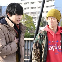 萩原利久、太田駿静「めぐる未来」第4話より（C）読売テレビ