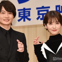 「第66回ブルーリボン賞」で主演男優賞を受賞した神木隆之介、助演女優賞を受賞した浜辺美波（C）モデルプレス