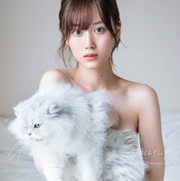 山下美月1st写真集「忘れられない人」表紙（撮影／須江隆治）