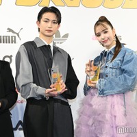 「atmos presents SNEAKER BEST DRESSER AWARD 2024」に登場した（左から）莉子、綱啓永、藤田ニコル、山崎天（C）モデルプレス