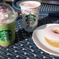 （左から）花見抹茶 クリーム フラペチーノ、花見 ブロンド ラテ（C）モデルプレス