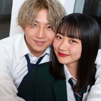 金髪の岡田蓮、黒髪のみとゆな（C）モデルプレス