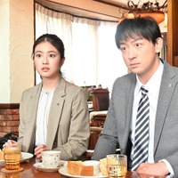 今田美桜、山本耕史「花咲舞が黙ってない」第2話より（C）日本テレビ