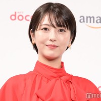 浜辺美波、オフショットが「プリクラ並の完成度」と話題