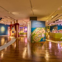 ファンタジースプリングス ニューチャプター・ビギンズ展（C）Disney