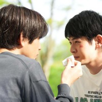 中沢元紀、小林虎之介「ひだまりが聴こえる」第1話より（C）「ひだまりが聴こえる」製作委員会