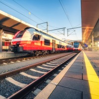 【新快速電車で】母親「途中の駅は飛び越すよ」次の瞬間、子どもの冷静すぎるひと言に「面白い」「可愛い」