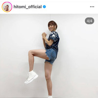 「美脚が凄まじい」hitomi、ほっそり美脚を大胆見せ！超ミニ丈パンツSHOTに反響「とても美しいお御足！」