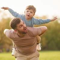 【公園で】子ども「ウサギって空飛べる？」…→子どもの純粋な質問に父親が見せた素敵な対応とは！？