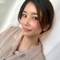 Creepy Nuts・R-指定の妻・江藤菜摘、お揃いコーデの親子ショットに反響「オシャレ」「どんどん大きくなってる」