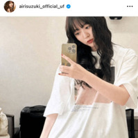 鈴木愛理、自身の“幼少期”柄Tシャツを着こなした自撮りSHOTに「センスがさすが」「おしゃれ」と反響