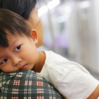 電車に乗っていたら…子ども「あっ！一緒！」まさかの奇跡に「こんな事もあるんだ」「大人だったら恥ずかしくて」