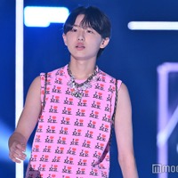 Boys be伊藤篤志、“I LOVE ME”タンクトップ姿で圧倒的存在感【TGC 2024 A／W】