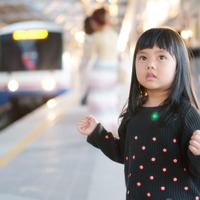 【電車で】業務ミスで落ち込んでいると…5歳くらいの女の子が声をかけてきて！？まさかの発言に「元気をもらった」