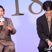 完成報告イベントに出席した堂本剛、綾野剛（C）モデルプレス