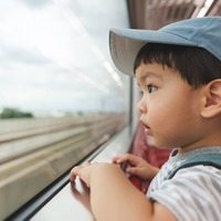 電車で「ねえ、ママ…」真剣な顔で質問する男の子。すると…→得意げに結論づけた会話に「思わずクスッと」「癒し」