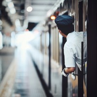 1時間に1本の電車で登校。寝坊し必死に改札まで走ると…駅員さんの神対応に「10年経った今でも心に残っています」