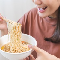 留学生とラーメン屋へ…。すると、食べ方に驚かれ！？「異なるんだなぁ」