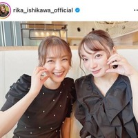 石川梨華、保田圭と仲良くほっぺハート！笑顔あふれる2SHOTに反響「お二人ともいい表情」「微笑ましい」