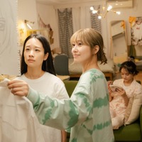 藤間爽子、桜井玲香、谷まりあ「つづ井さん」第1話（C）ytv