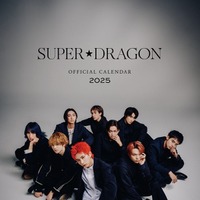 「SUPER★DRAGON オフィシャルカレンダー2025」表紙（C）SDP