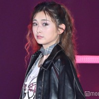 ゆうちゃみ、変形Tシャツからウエストチラリ【GirlsAward 2024AW】