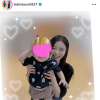 手島優、1歳息子を抱っこした幸せ親子SHOTを公開「『笑った顔がそっくり』と言われます」