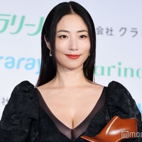 「第20回クラリーノ 美脚大賞2024」オーバー40ty部門受賞のMEGUMI（C）モデルプレス