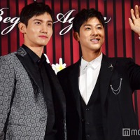 東方神起（左から）チャンミン、ユンホ（C）モデルプレス