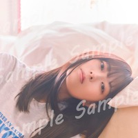 岩本蓮加1st写真集「いたずらな風」封入特典ポストカード／撮影：SAKAI DE JUN